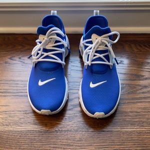 Very lightly used Nike shoes